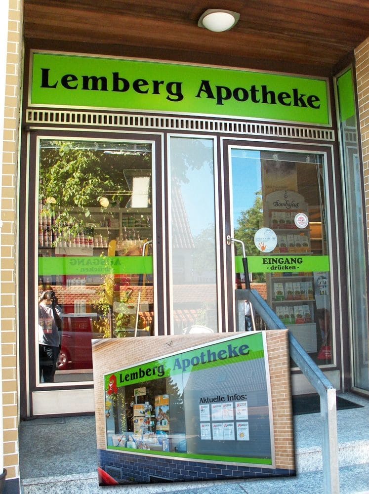 Schaufenster- und Eingangsbereichbeklebung. Informationsfenster mit Sichtschutzfolie